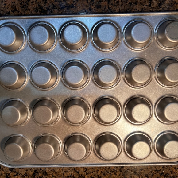 Williams Sonoma Traditional Mini Muffin Pan, 24-Well - Picture 2 of 4